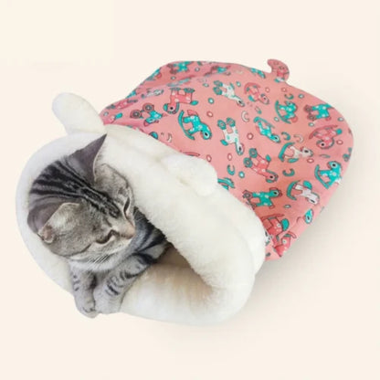 Chat confortablement installé dans le panier cocooning ultra doux Cocon Zen Patounes