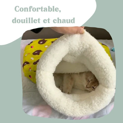 Chat confortablement installé dans le panier cocooning ultra doux Cocon Zen Patounes
